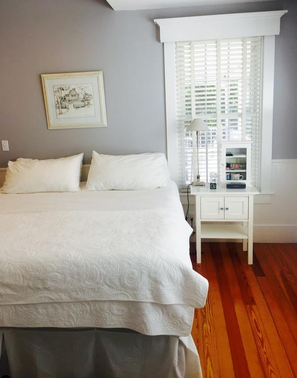 Crocker House Inn Vineyard Haven Oda fotoğraf