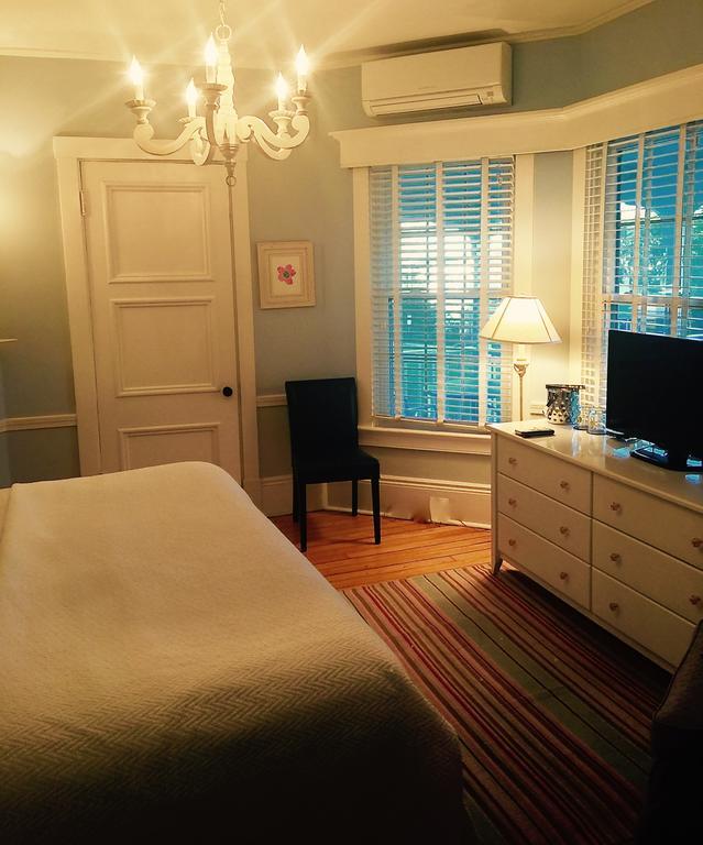 Crocker House Inn Vineyard Haven Oda fotoğraf